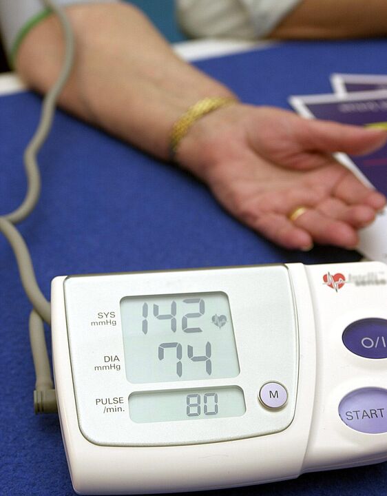 Pressure indicators characteristic of stage 1 hypertension